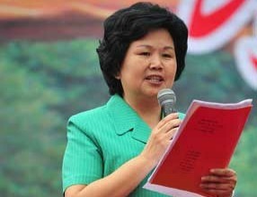 过错|曾是央视元老级主持人,28年没犯过错,却因贪财晚年不保
