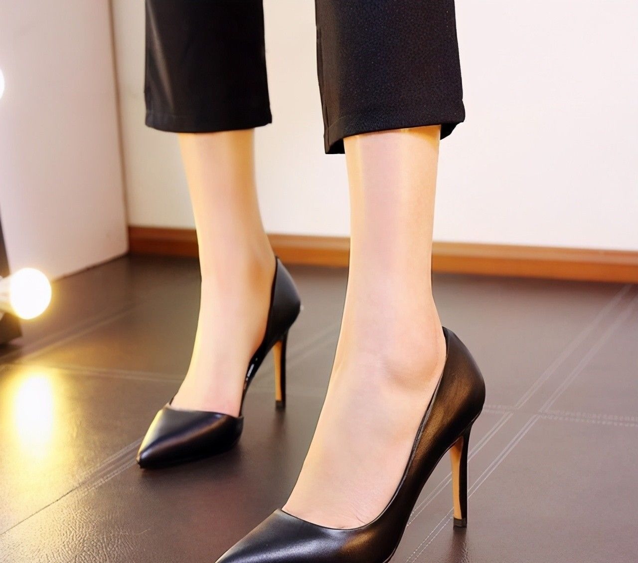 欧美 新款欧美风格尖头高跟鞋,设计有层次感,上脚有高档感
