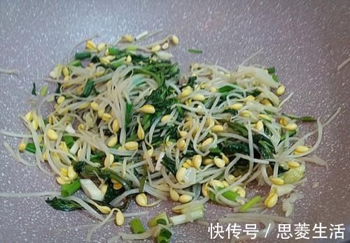 黄豆芽|冬天多吃此菜，1块5一把，健脑软化血管，防牙龈出血，别不懂吃