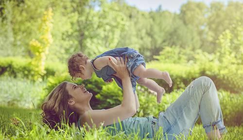 如何让孩子愿意和你交流？你一定要学会3个技巧，现在看来得及