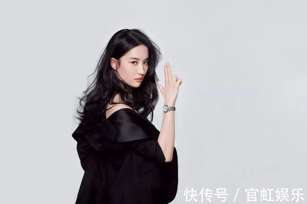 穿搭&女人戴“手镯”还是“手表”好看三个理由告诉你,戴错很尴尬!