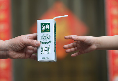 今天才知道,“盒装”牛奶和“袋装”牛奶的区别家长别再乱买了
