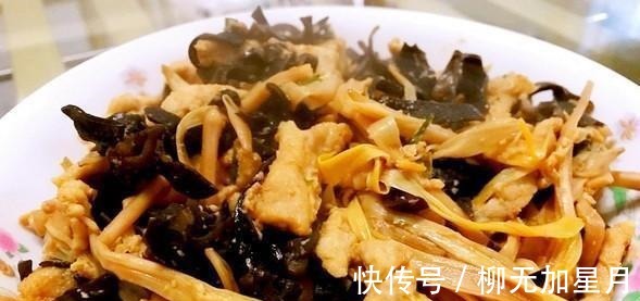 黑木耳|它是“健脑菜”,也是忘忧草,小孩多吃变聪明,老人吃了改善睡眠!
