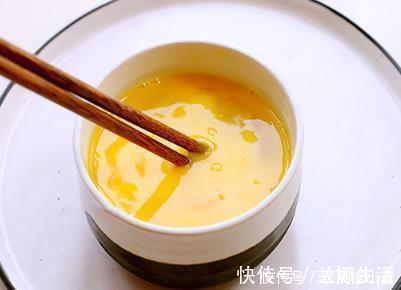 电子秤|教你做“水炒蛋”,做法简单,不需一滴油,做好蓬松鲜嫩,超好吃