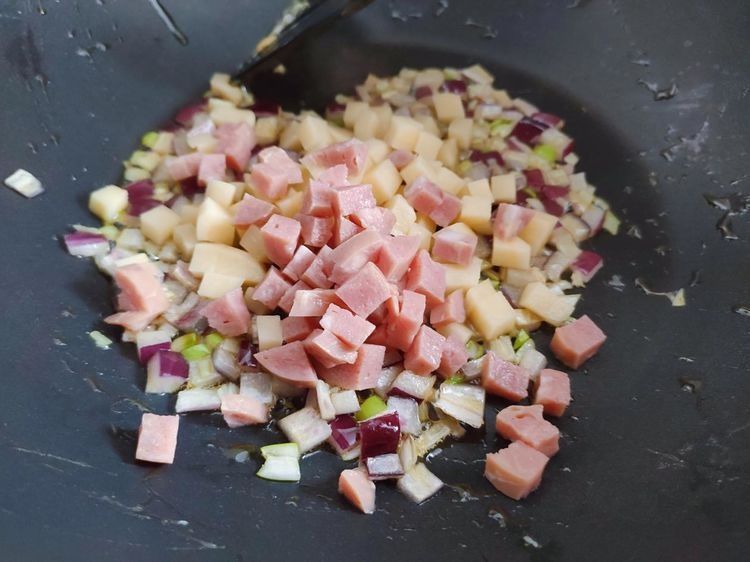 大人孩子都爱吃的拌酱面,简单又美味,几分钟就做好