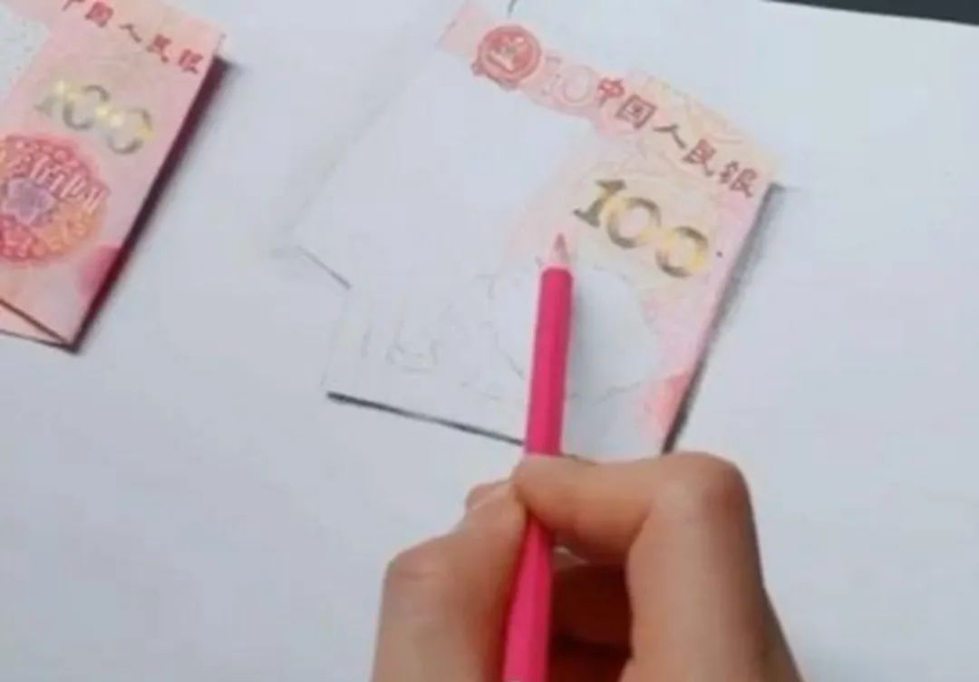 不知者不罪|美术生又来炫技了，画出的人民币以假乱真，老师直言“脑阔疼”