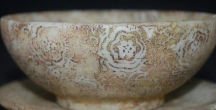 乾隆&玉工為乾隆雕琢玉碗,用廢料刻成玉雕,結果成了驚世國寶