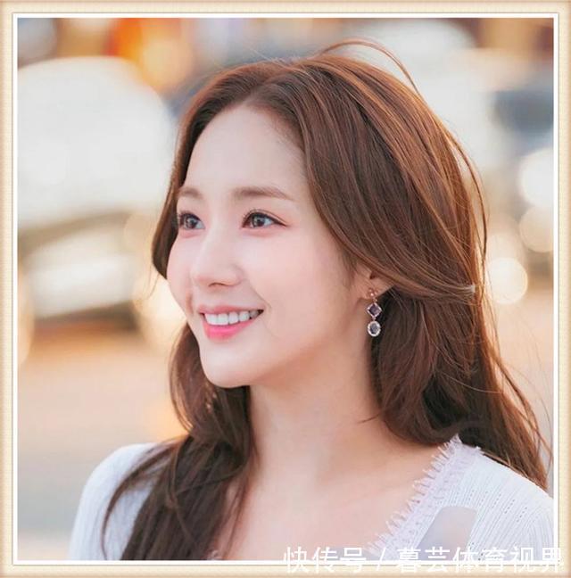 脸大|你适合披头发还是扎头发,主要取决于这3个特点,脸大更要注意