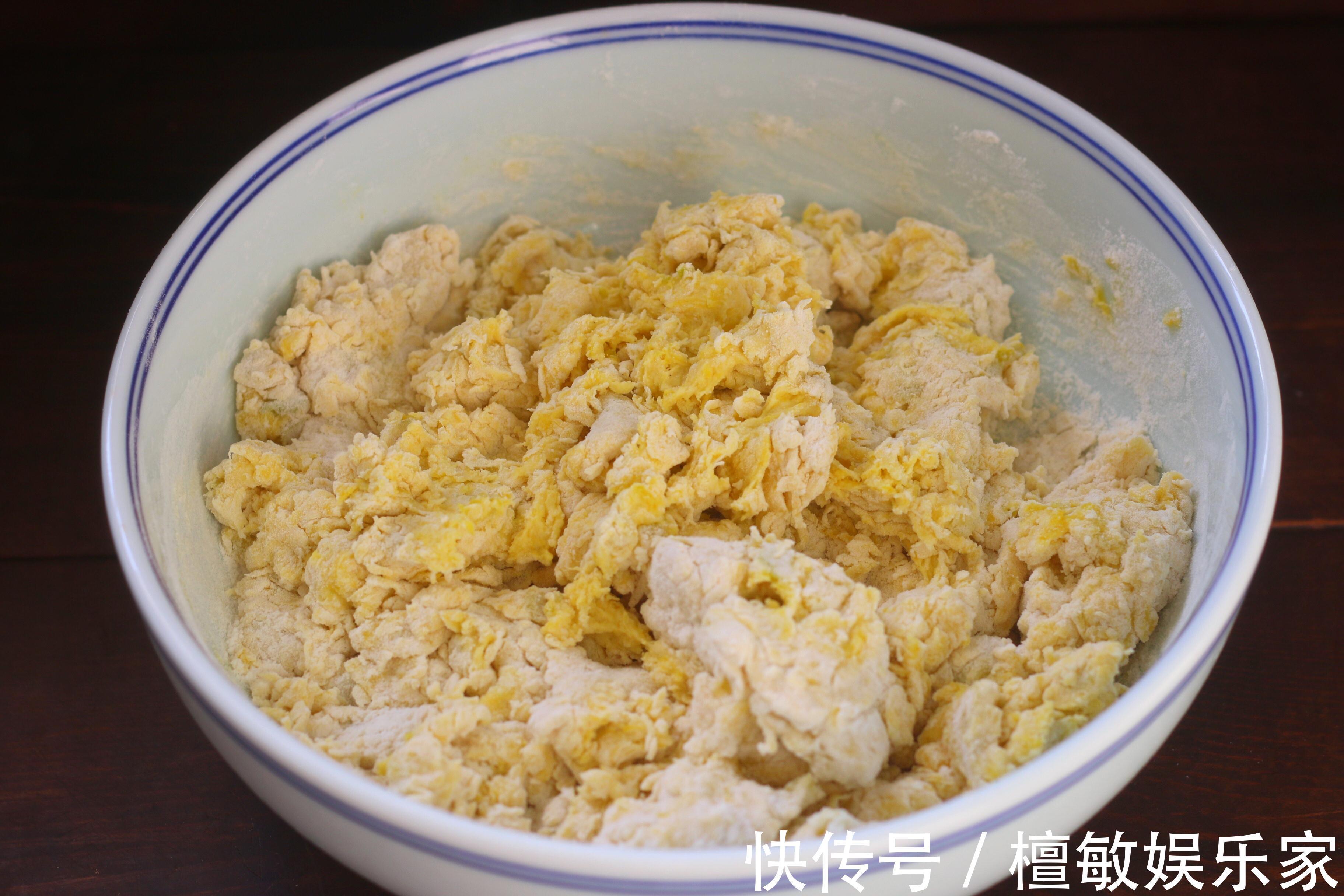 南瓜季|用南瓜做饼，又软又香甜，如果不制止，孩子会拿起第三个第四个