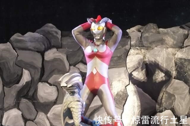 爱迪|奥特曼爆笑舞台剧 赛罗开无限形态欺负徒弟 反被爱迪老师教育