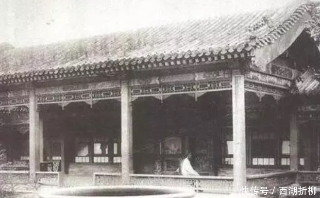 老照片|老外拍下的老照片：图3女兵被美军抱走，图5是富察皇后住的地方！