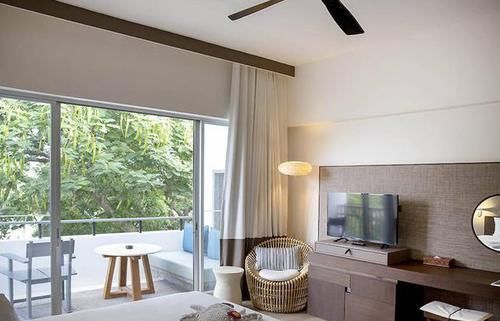 阳台上|卧室带阳台好还是客厅带阳台好太多人不懂,入住才知道是个坑