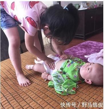 性别|3岁姐姐给弟弟换尿不湿，发现弟弟和自己不一样，反应让人笑抽
