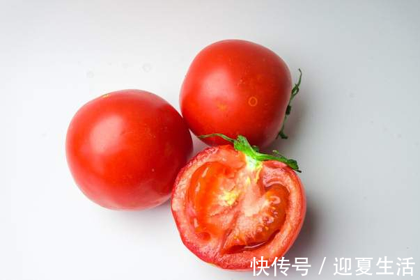 塑料袋|夏天保存西红柿，不需要放冰箱，菜农教你土方法，保存7天也鲜甜