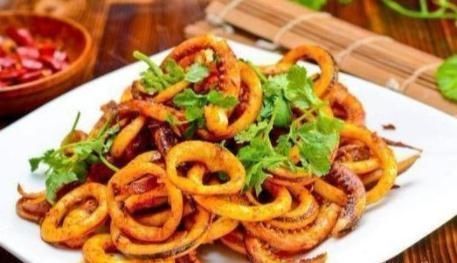 京酱鱿鱼丝，豆瓣肘子，醋溜虾尾，泡椒炒鸡胗的做法