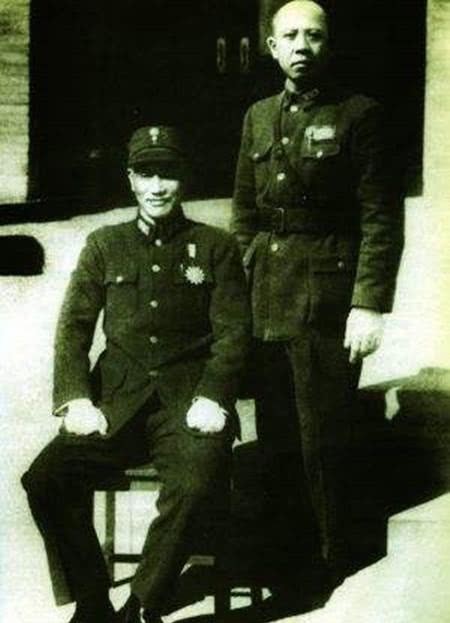 葬身|张灵甫葬身孟良崮，有三位国民党高级将领被蒋介石处分，他们是谁