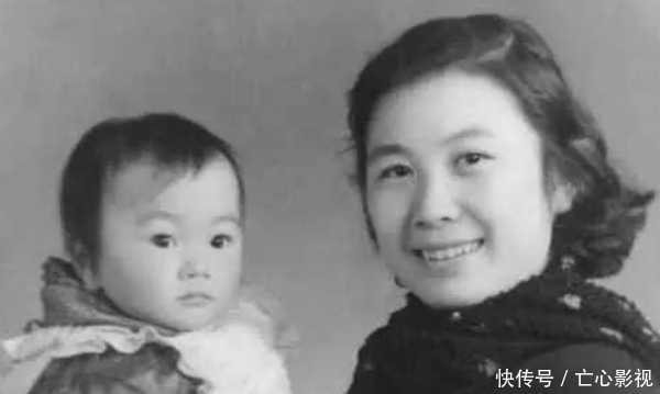 严凤英:因唱戏被迫流浪,未婚生子情路坎坷,38岁自尽未能善终