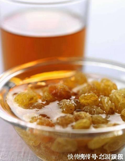 体虚贫血者|葡萄干这样子吃效果翻倍,能抗衰老防癌,美白养肝,知道的人不多