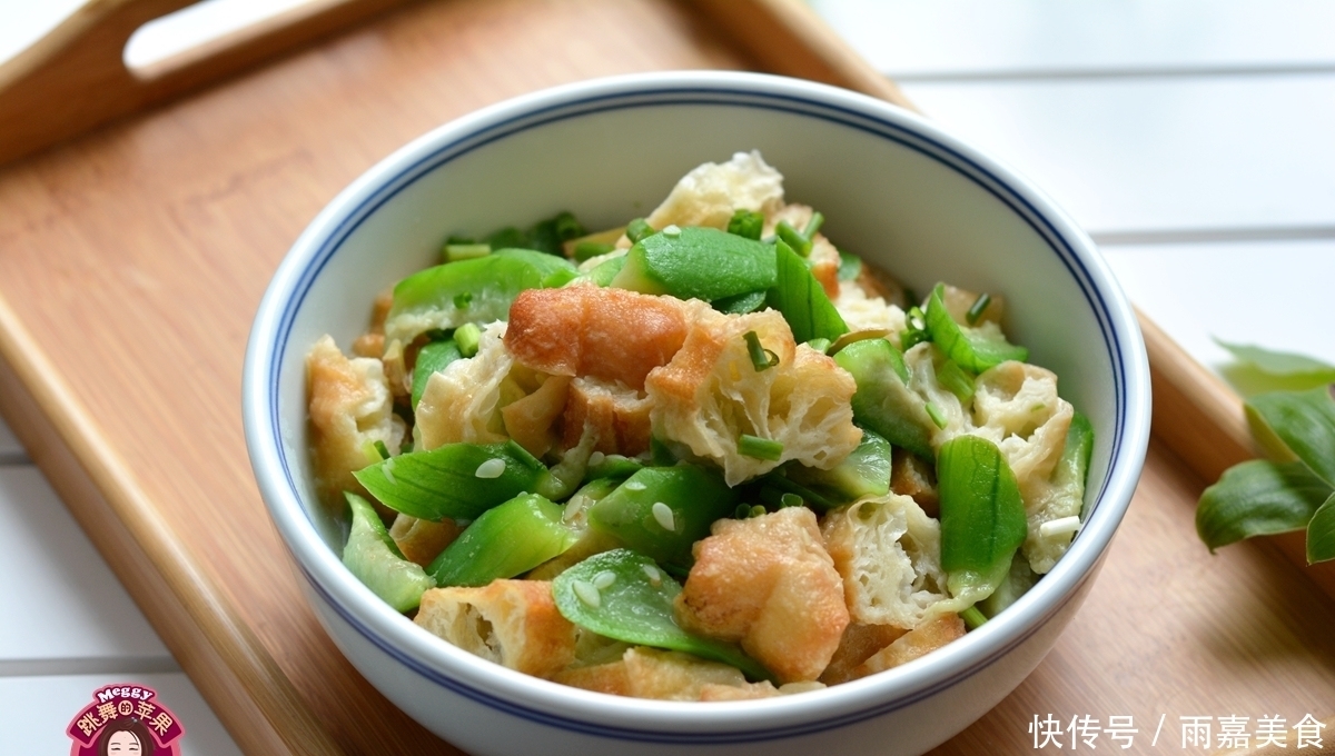  剩油条新做法，入锅搅一搅，喷香扑鼻开胃，老公儿子都说没吃够