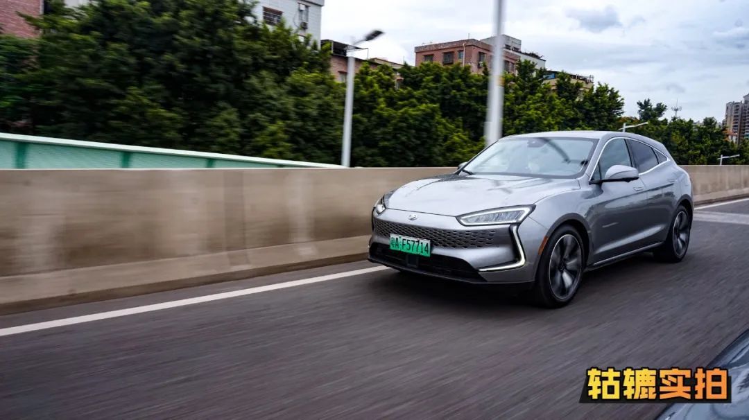 赛力斯|轱辘实拍赛力斯SF5，顶着华为头衔容易吸引更多人买车？