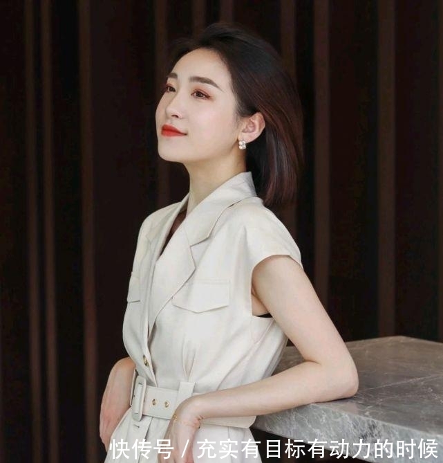 成熟|成熟女人怎么穿才好看呢？简约温柔的穿搭就很不错，高级又有魅力
