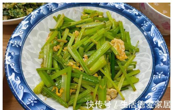 炒鸡蛋时，多加2味，鸡蛋松散软嫩，不硬更好吃