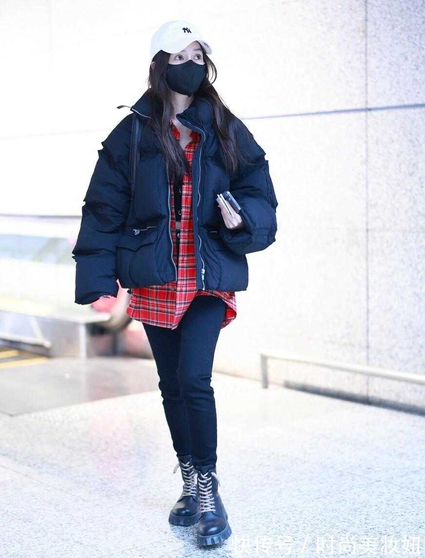蕾丝|Angelababy也太拼了吧!穿羽绒服配露脐装走机场,洋气时髦