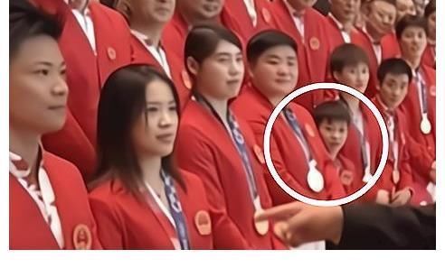消失者|全红婵又霸占热搜第一!樊振东巩立姣都把她当妹妹,悬殊体型差