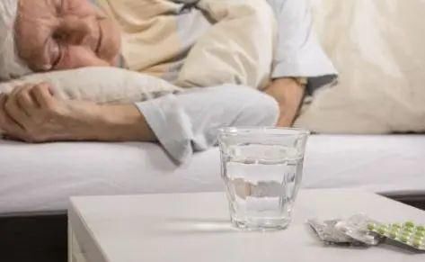 老人|老人为什么总是早早就起床了?这样好吗?