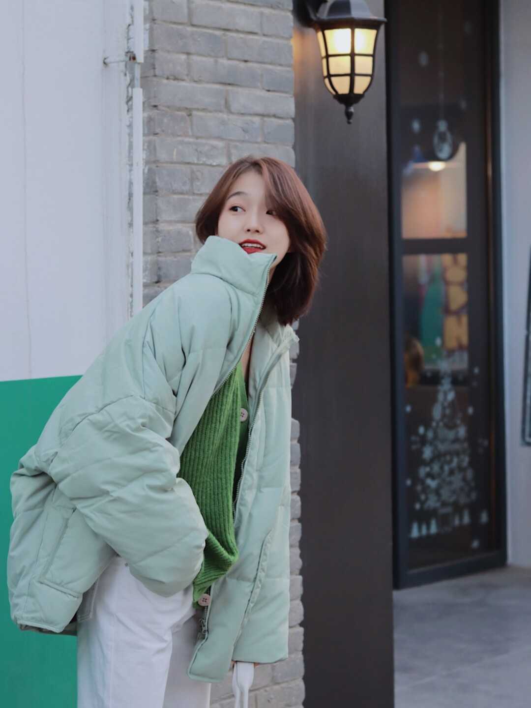 衣身 彩色羽绒服怎样选才不浮夸,照搬照抄这几种颜色,上身效果超棒