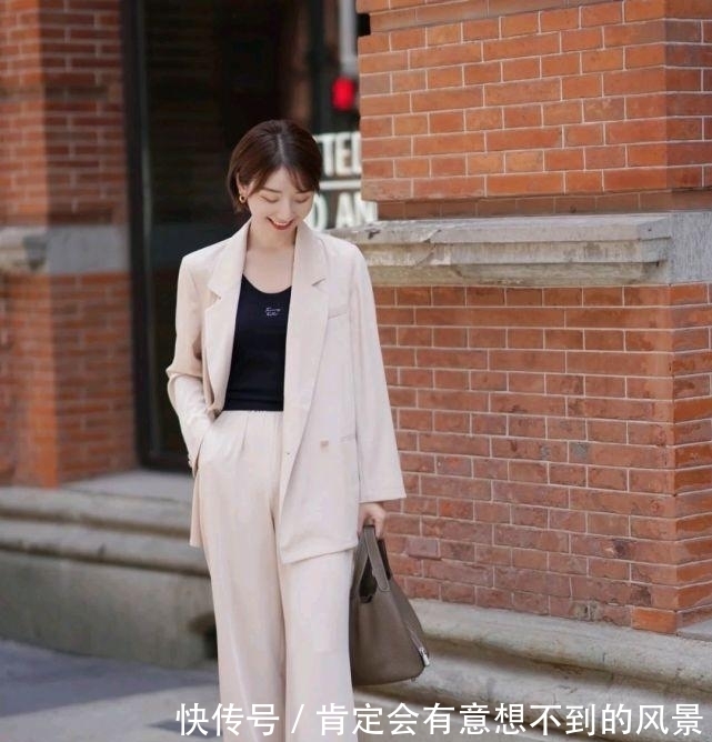 时尚博主|女生的服装穿搭要讲究，极简的穿搭风格更有时尚感，精致又高级