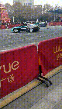 |搞笑GIF:如果我没有猜错,妹子应该有保险吧