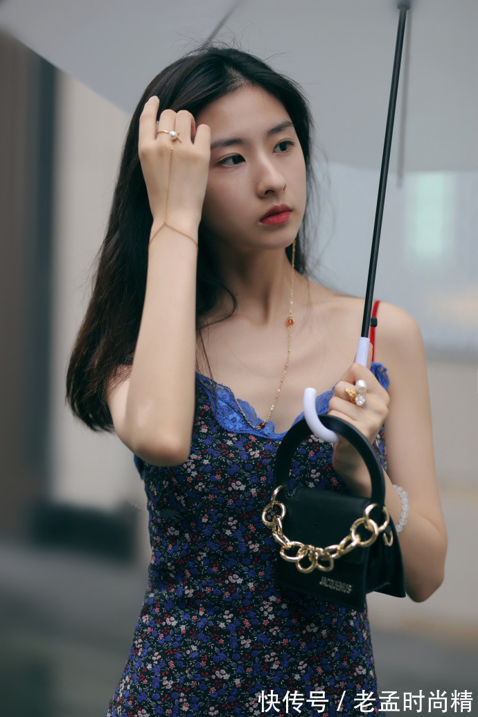 优雅|街拍,作为女生,就是要展现出自己优雅的曲线!