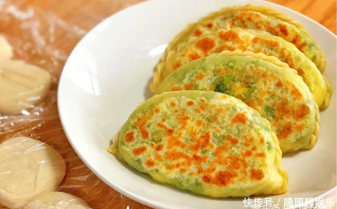 烙饼|快手鲜香韭菜盒子，不发面不用饺子皮，隔几天都不硬，放凉更好吃