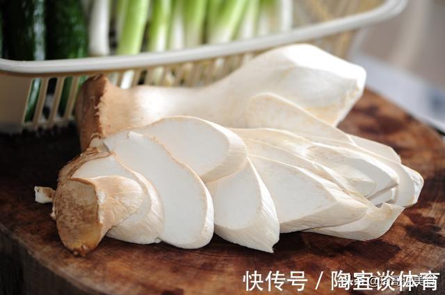 菌蕾|买杏鲍菇时,选大的好还是小的好?菜农:记住这5点,准没错