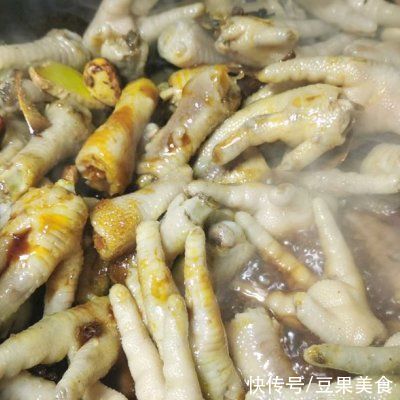 常吃五香卤鸡爪的人普遍比同龄人身体好