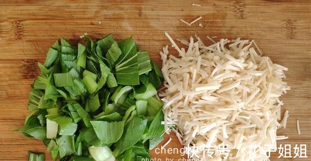 下饭|这既是菜也是汤，蛋白质含量高，鲜香美味又营养，比吃肉更下饭！