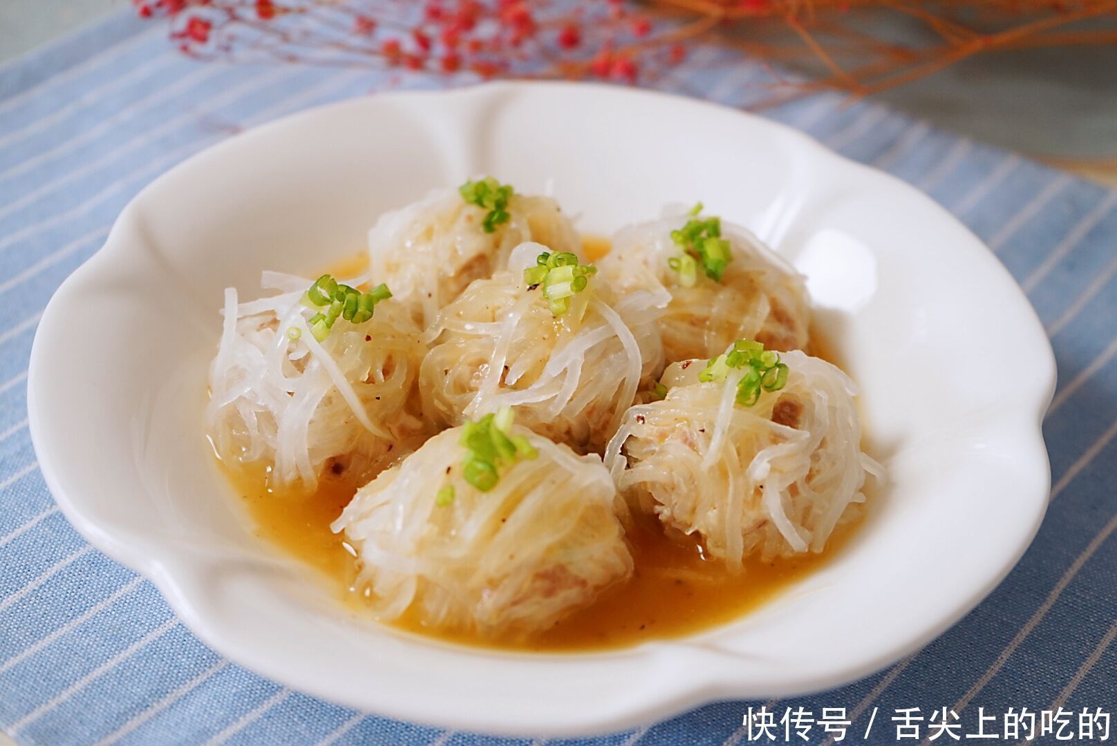 冬季时令菜,属白萝卜最清脆,做成水晶肉丸,香而不腻老少都爱吃