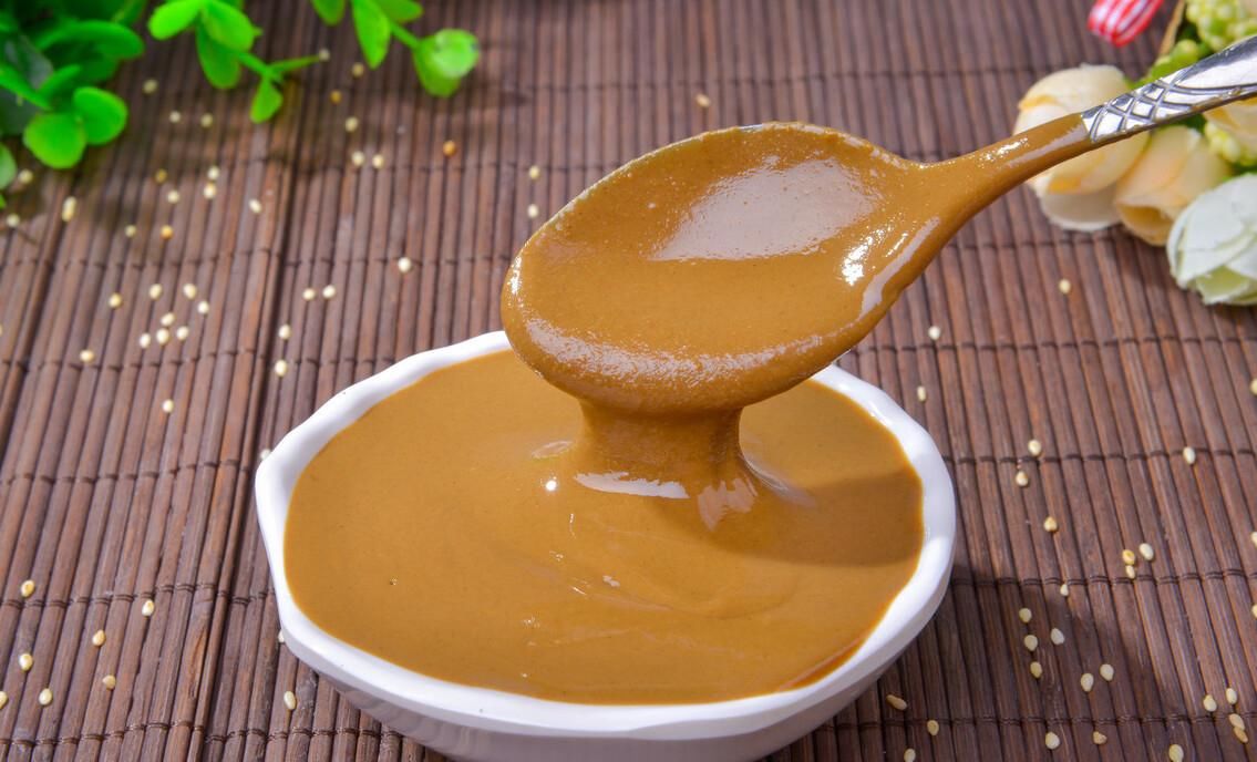 麻酱饼，香甜酥脆，吃起来超过瘾，做法简单的家常美食，味道鲜美