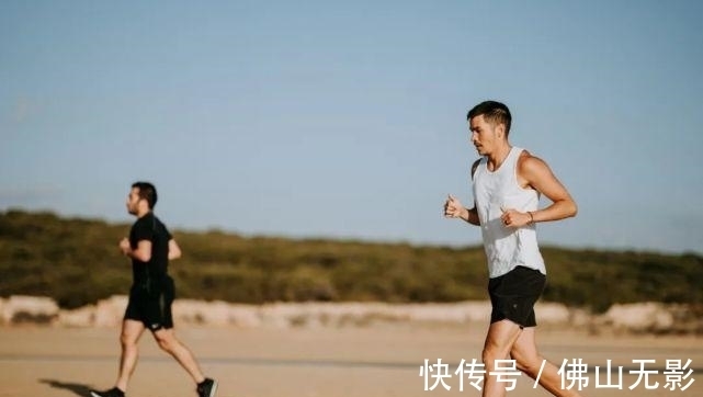 白猫|跑了2000公里后,我想跟你聊聊晨跑好还是夜跑好