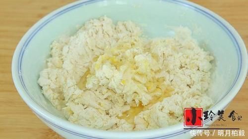泡打粉|油饼这样做太好吃了，不加泡打粉，蓬松酥软越嚼越香，简单易学