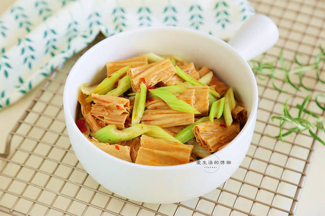 诀窍|腐竹要好吃,浸泡有诀窍,很多人不注意,难怪口感软烂口感差