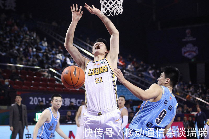 孙铭徽|联盟第一!211CM高塔力扛首钢双塔,轰26+12,成广厦赢球关键功臣