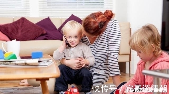 笑笑|一岁宝宝有这3种行为,是“变聪明”的表现,宝妈别强迫改正