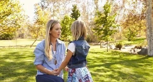 小金人|8岁男童拿“小金人”当玩具,家长崩溃,网友:“练个小号吧”