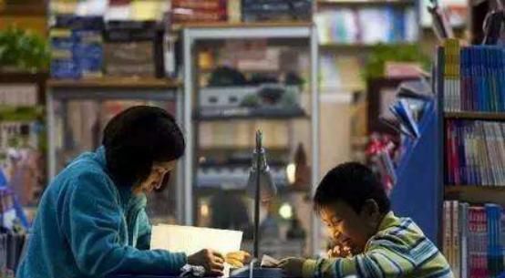 孩子|收到“最残忍生日蛋糕”,孩子当场崩溃,孩子的无声压力谁能懂?