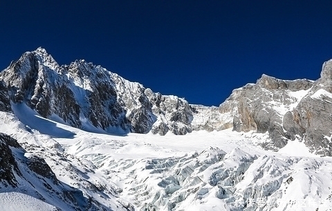 纳西族|珠峰早被成功登顶，为何5596米的玉龙雪山至今却无一人登顶