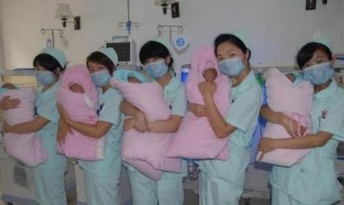 宝妈|产妇顺利生下男婴,6天后又生下双胞胎,看到性别宝爸开心坏了