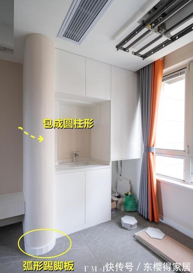 弧形|阳台不能拆的门垛,装修也没那么费心,弧形处理反倒成客厅的亮点