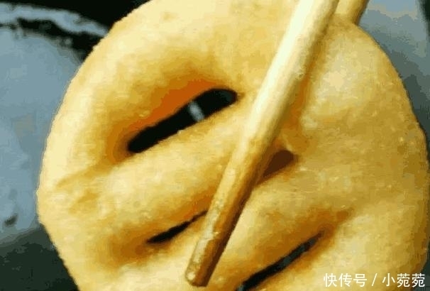 早餐|两个鸡蛋一斤面粉,自制早餐饼,简单美味,又酥又香,比油条好吃